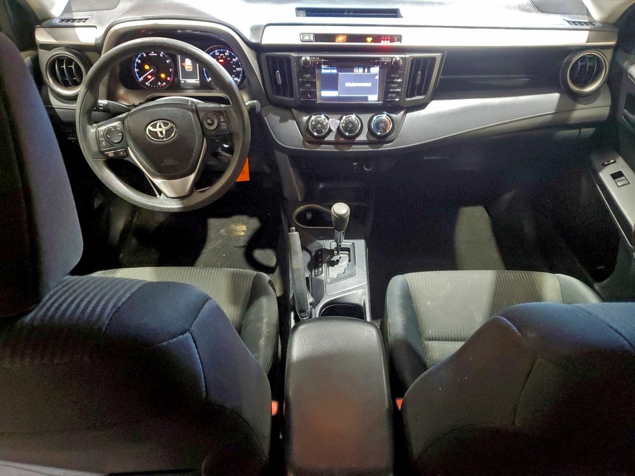 Toyota RAV4 Le Image 6