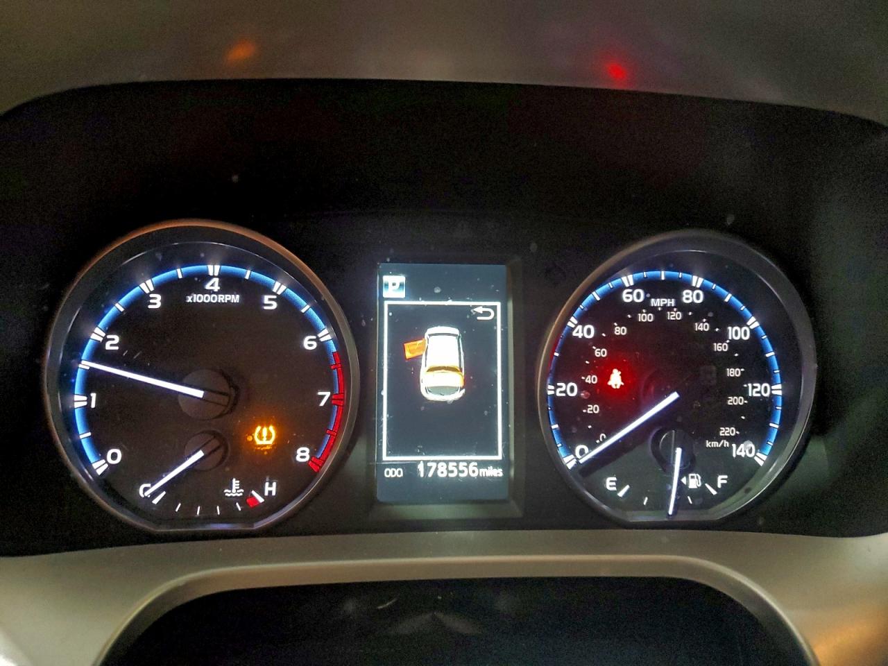 Toyota RAV4 Le Image 8