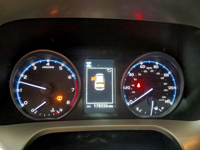 Toyota RAV4 Le Image 8