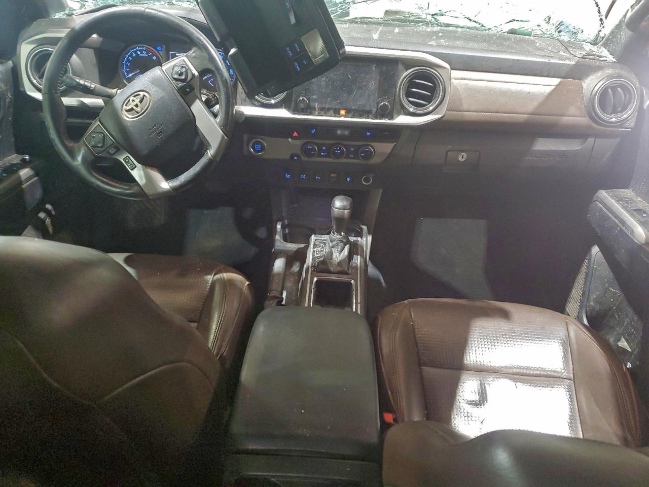 Toyota Tacoma Double Cab Image 8