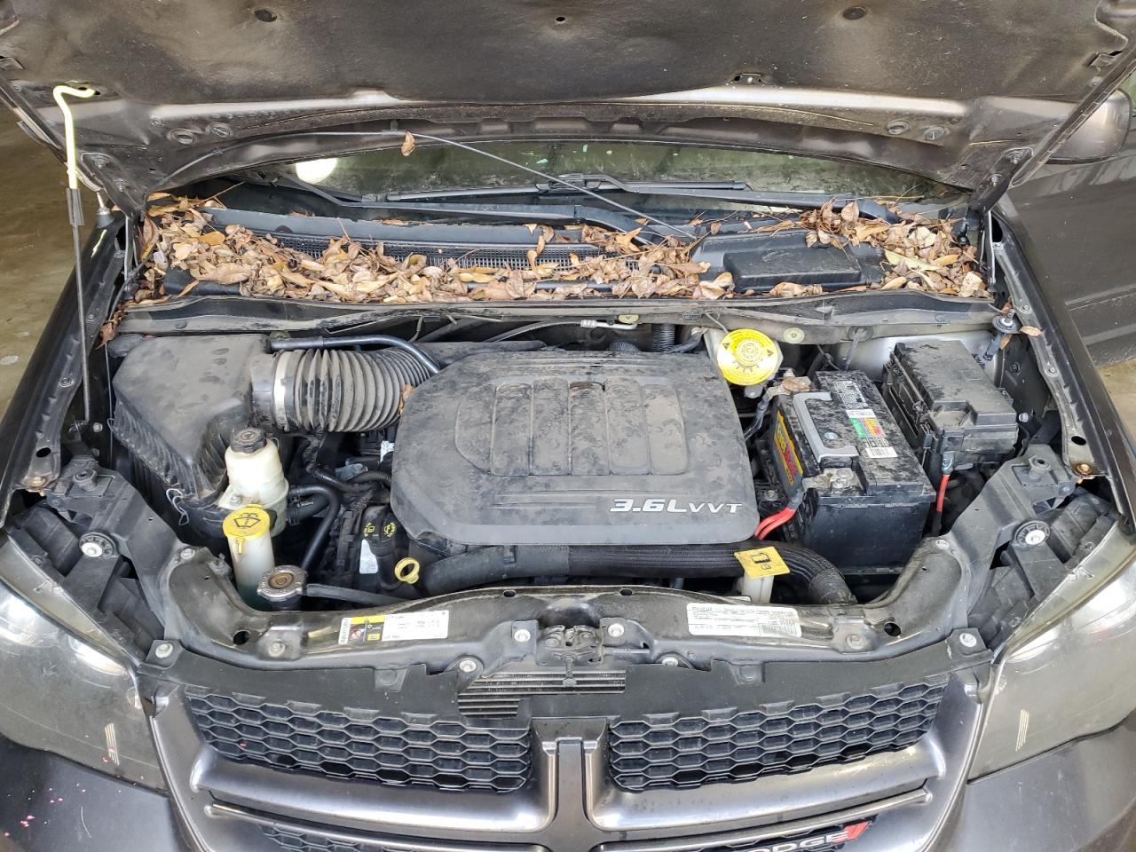 Dodge Caravan R/t Image 12