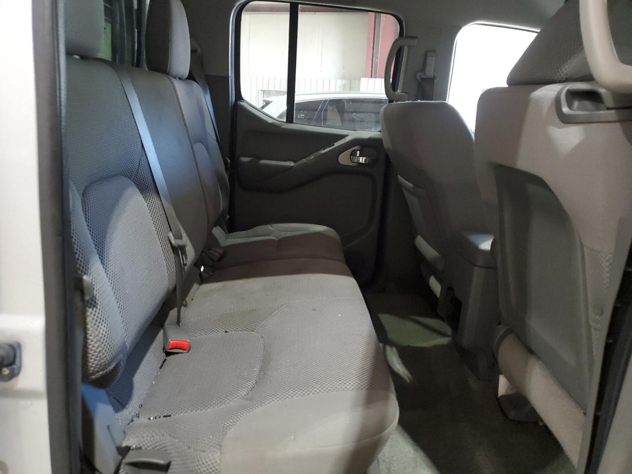 Nissan Frontier S Image 8