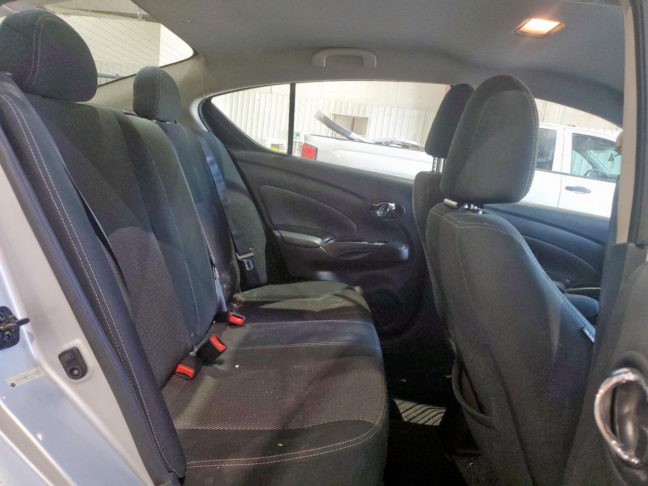 Nissan Versa S Image 3