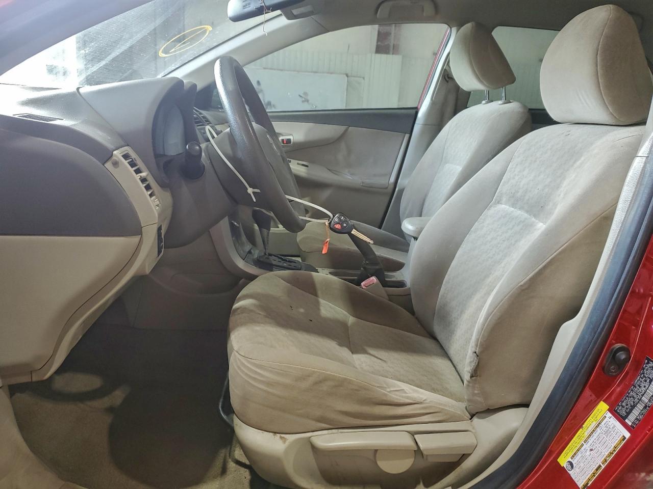 Toyota Corolla Base Image 10