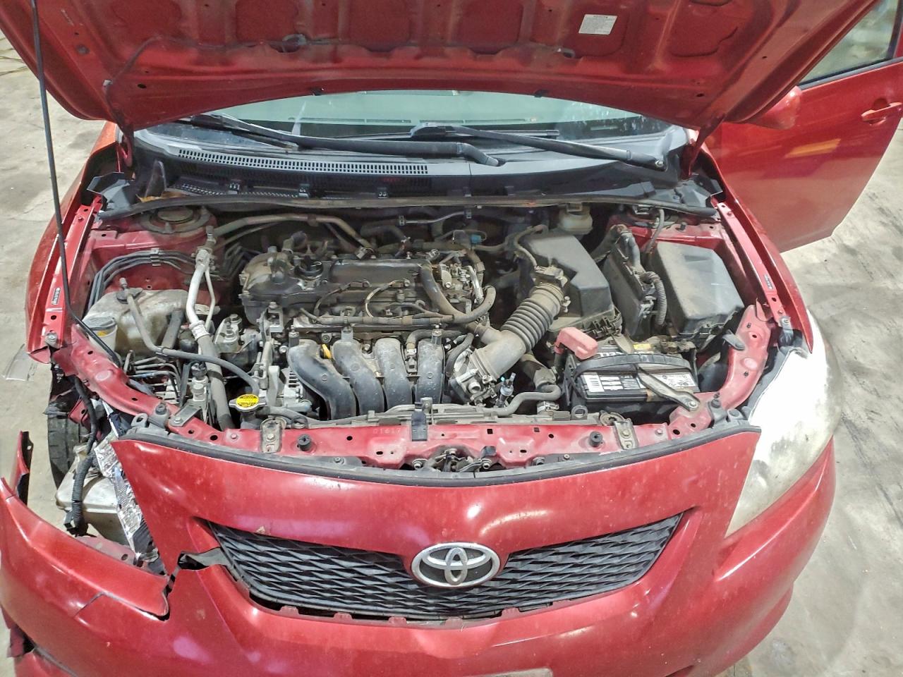 Toyota Corolla Base Image 9